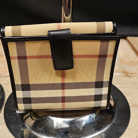 Burberry Classic Nova Check Small Wallet in Beige with Black Trim - Picture 2 of 8